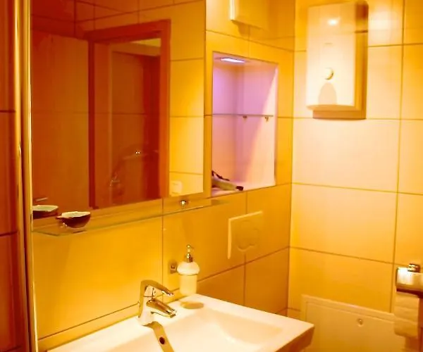 Hexenschlummer - Schlafzimmer Und Romantischer Schlafboden * Thale